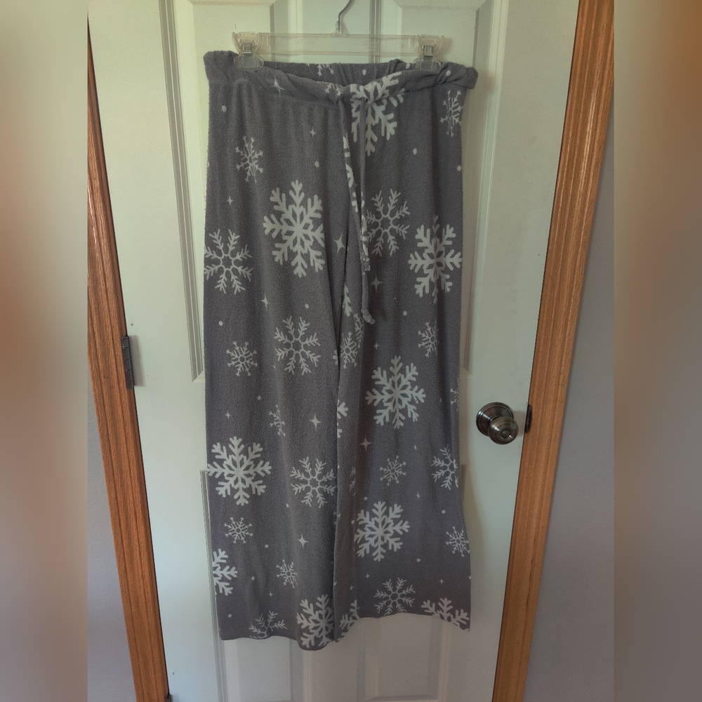 Gray Snowflake Pajama Set (Top & Bottoms)